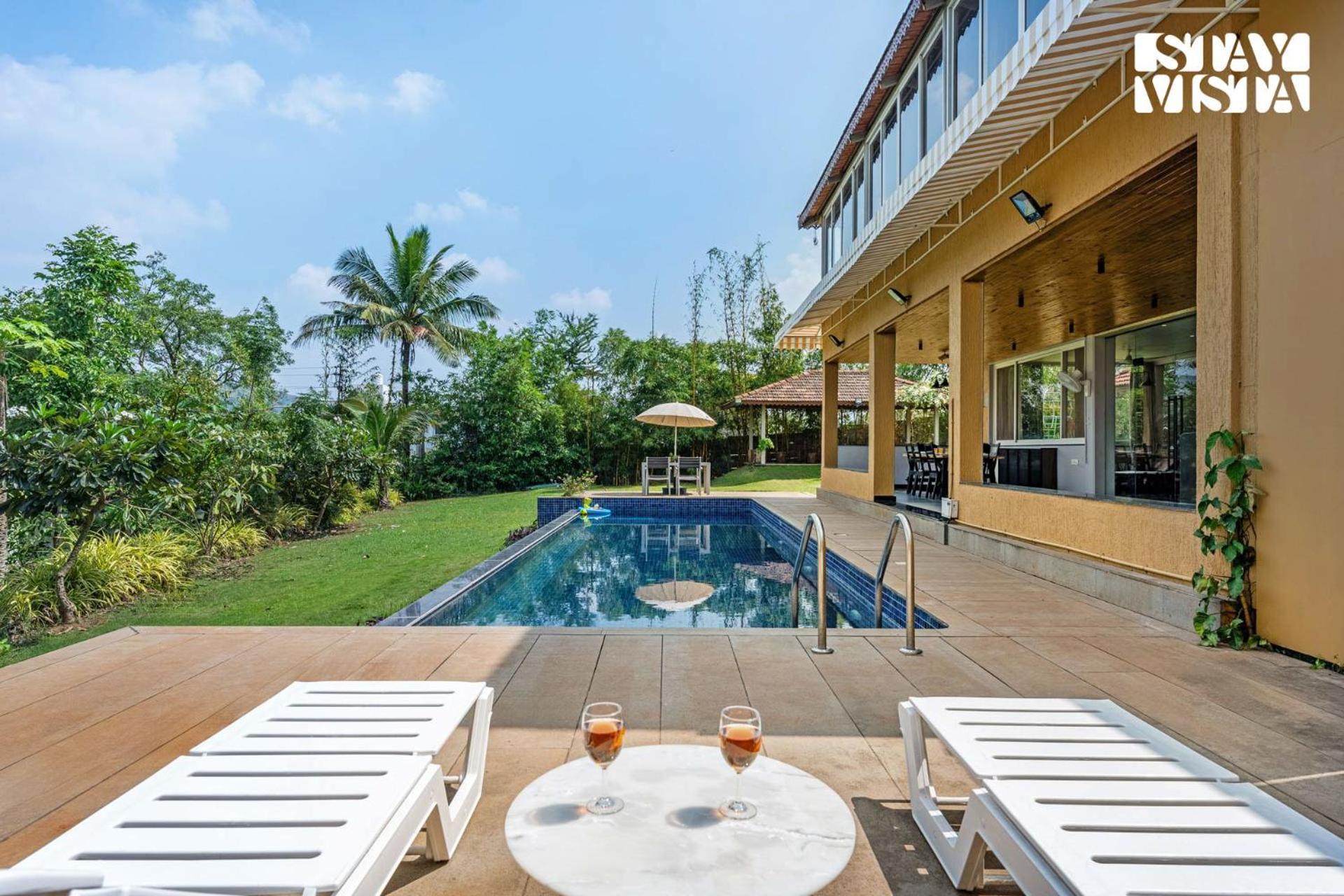 Stayvista At Countryside Meadows With Pool, Ac Poona Buitenkant foto