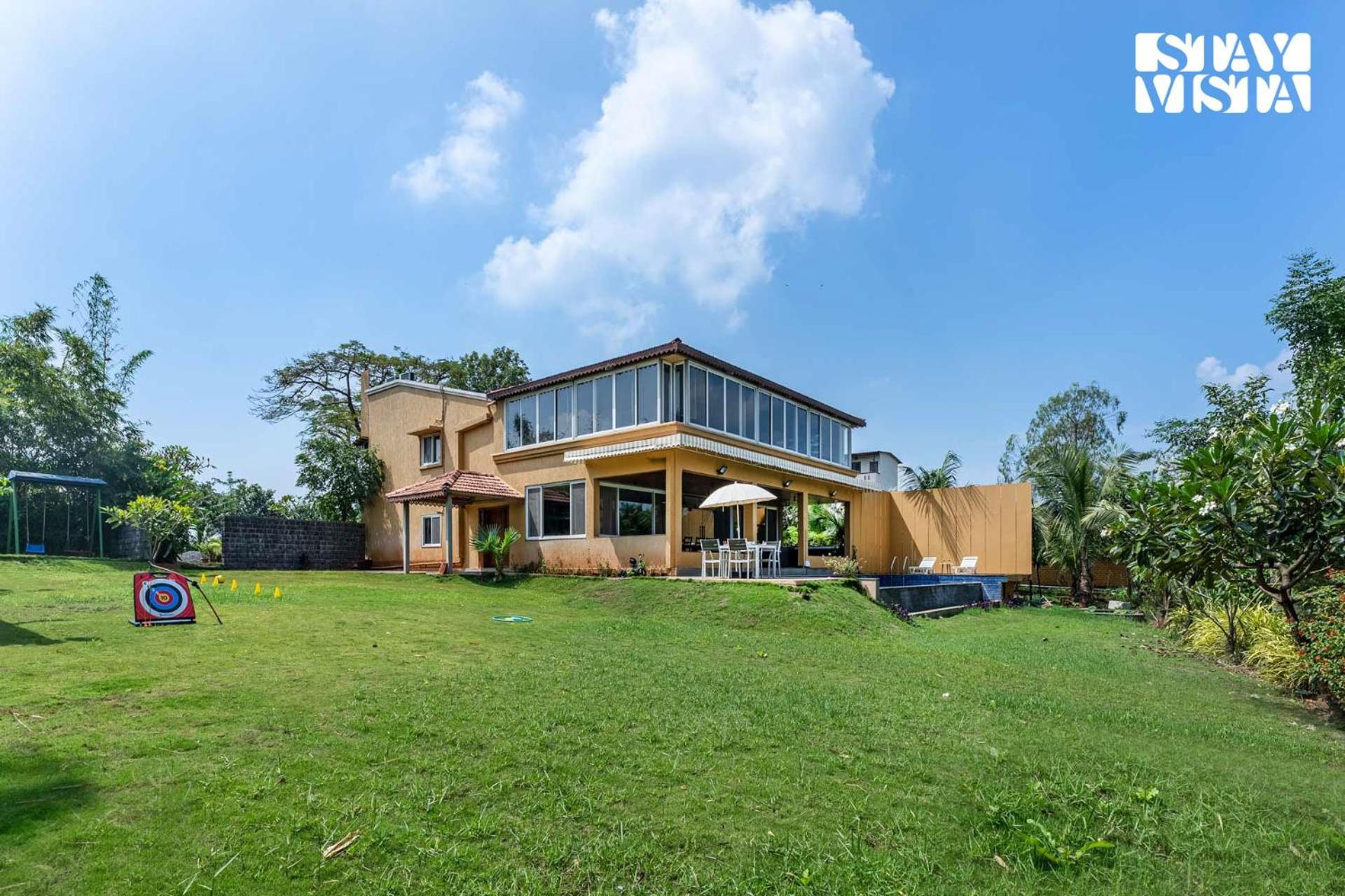 Stayvista At Countryside Meadows With Pool, Ac Poona Buitenkant foto